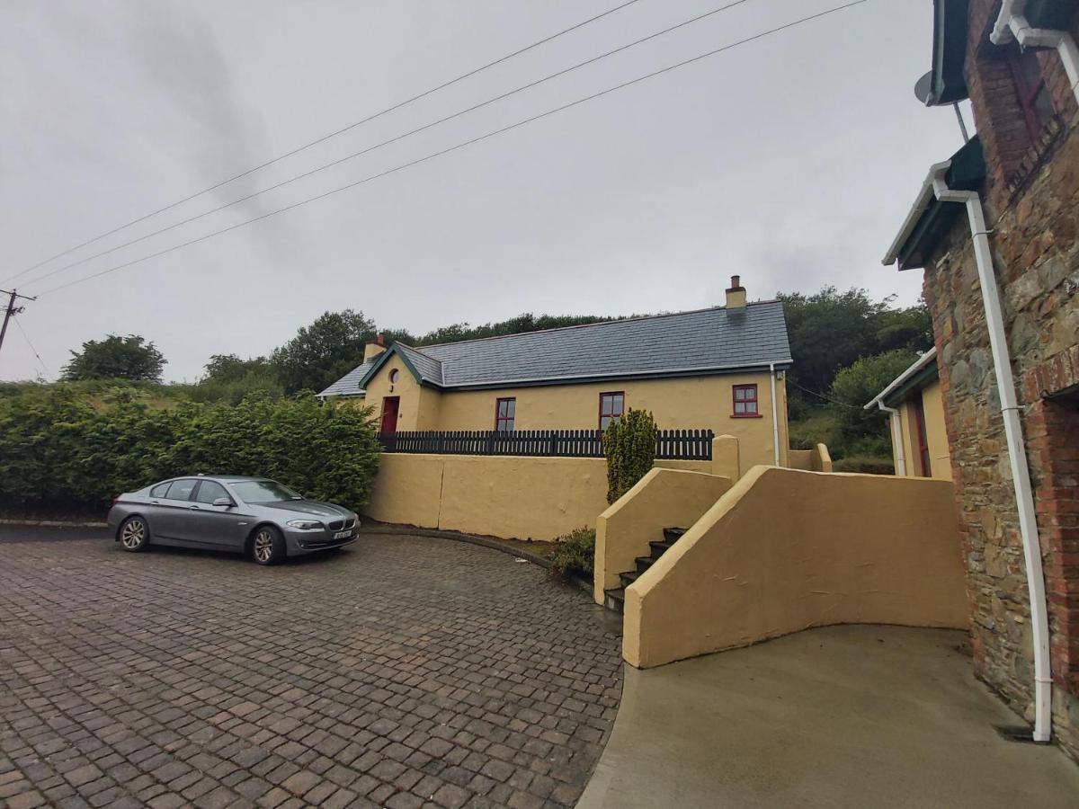 Mary Deeneys Self Catering Cottages, Ture, Muff By Wild Atlantic Wanderer Holiday home *