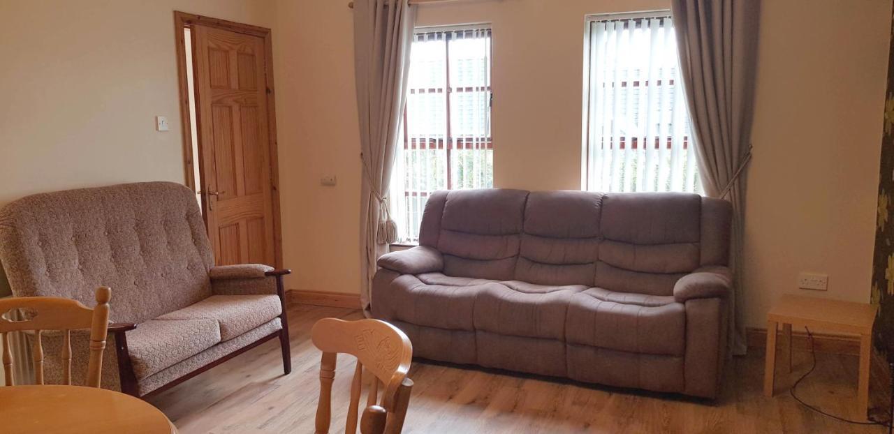 Mary Deeneys Self Catering Cottages, Ture, Muff By Wild Atlantic Wanderer Holiday home Ture