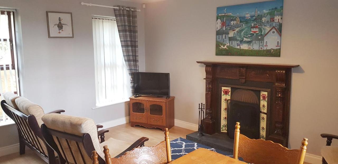Mary Deeneys Self Catering Cottages, Ture, Muff By Wild Atlantic Wanderer Holiday home