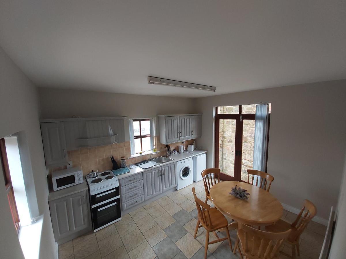 Mary Deeneys Self Catering Cottages, Ture, Muff By Wild Atlantic Wanderer Holiday home